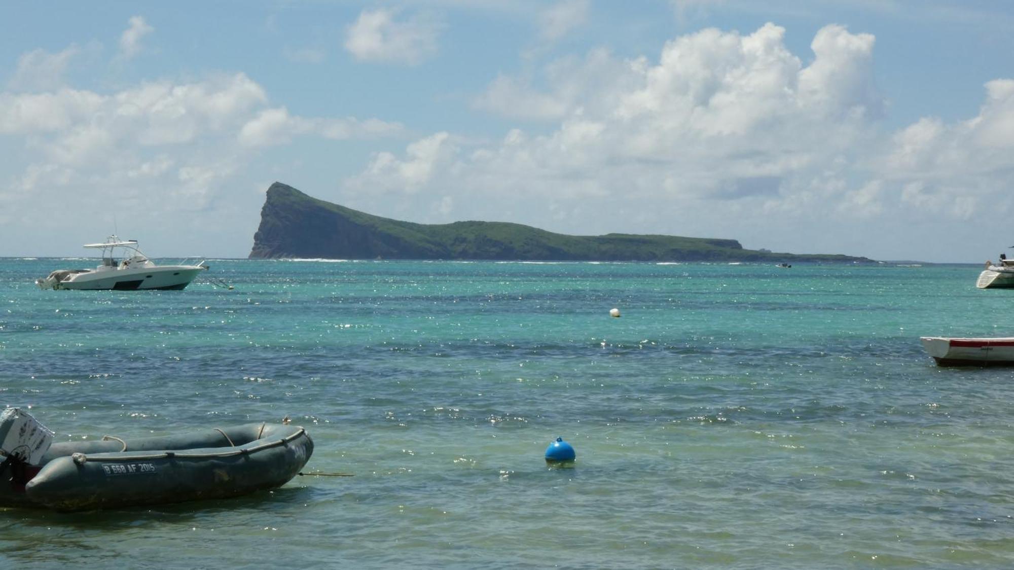 Apartment Le Dauphin Du Lagon Bleu - Plages De Mont Choisy Et De Trou Aux Biches
